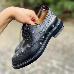 Gucci Derby Black Oxfords with Pink Detailing